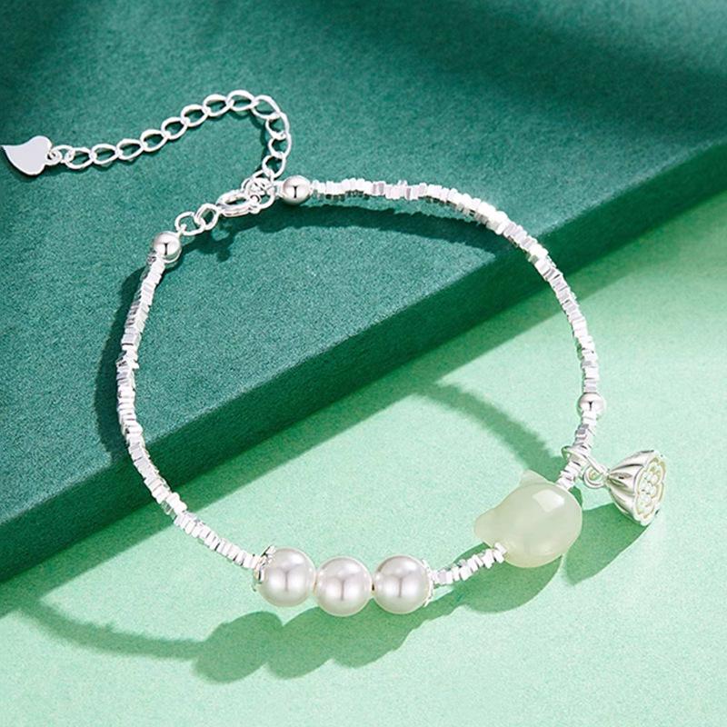 Hetian Jade Lotus Bracelet for Women - Elegant 2026 Trendy Cat Design, Ideal Gift for a Fashionable Girlfriend.