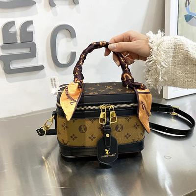 Mała kwadratowa damska torba crossbody  vintage torba listonoszka  plecak o dużej pojemności  PU z nadrukiem  moda francuska  wysoka jakość  pasek