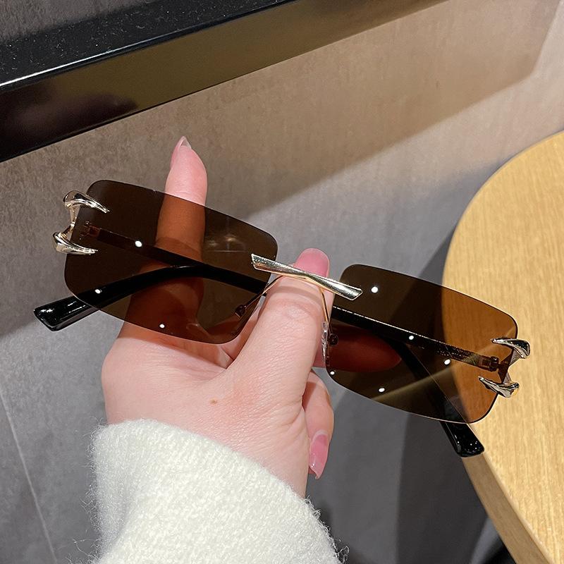 Lunettes de soleil carrées vintage de luxe pour femmes hommes sans monture métal Protection UV400 Marque de mode Design Lunettes de voyage extérieur