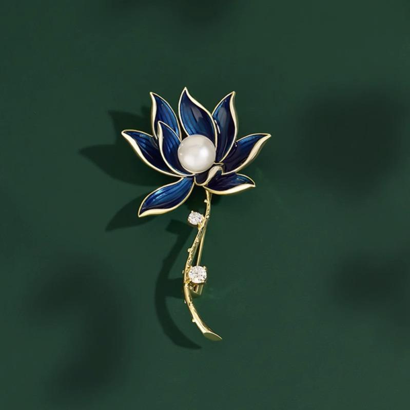 Women's Elegant Lotus Flower Brooch Floral Lovers Chest Flower Coat Enamel Pins Fashion Dressing Wedding Jewelry Gift