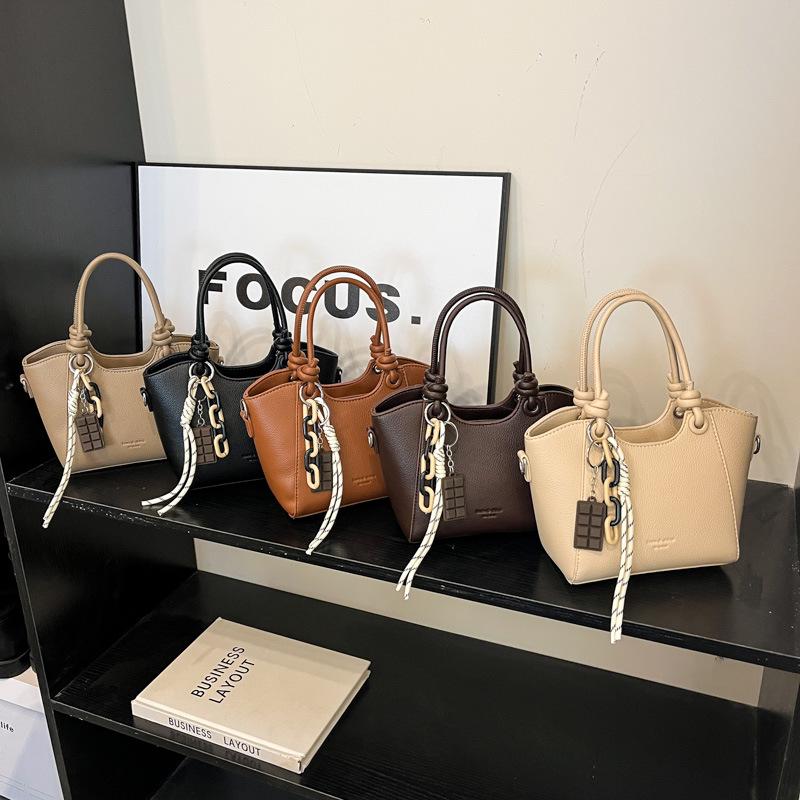 2025 New Early Autumn Popular Bucket Bag Premium Commuter Shoulder Crossbody Bag Niche Design Hand Bag Women