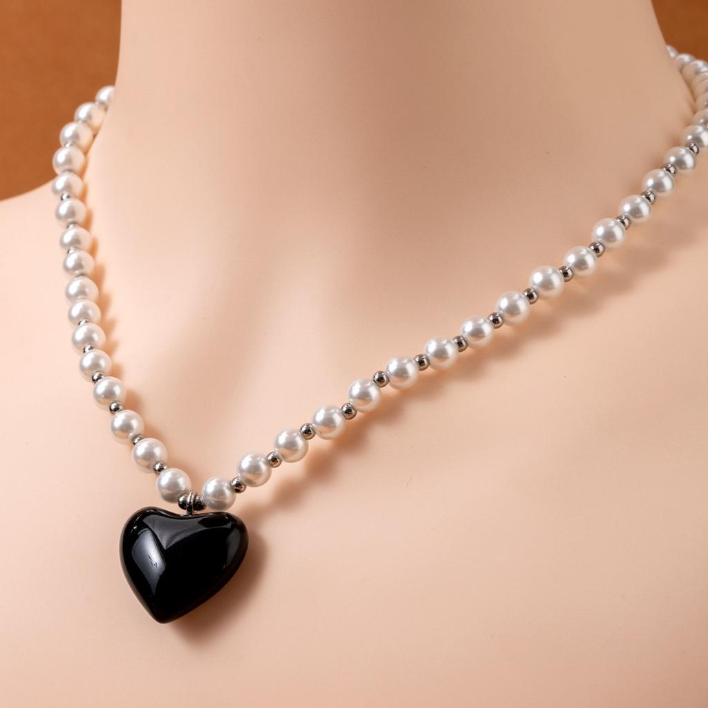Hot Styles Pearl with Acrylic Black Peach Heart Pendant Spice Girl Sweet Cool Wind Necklace