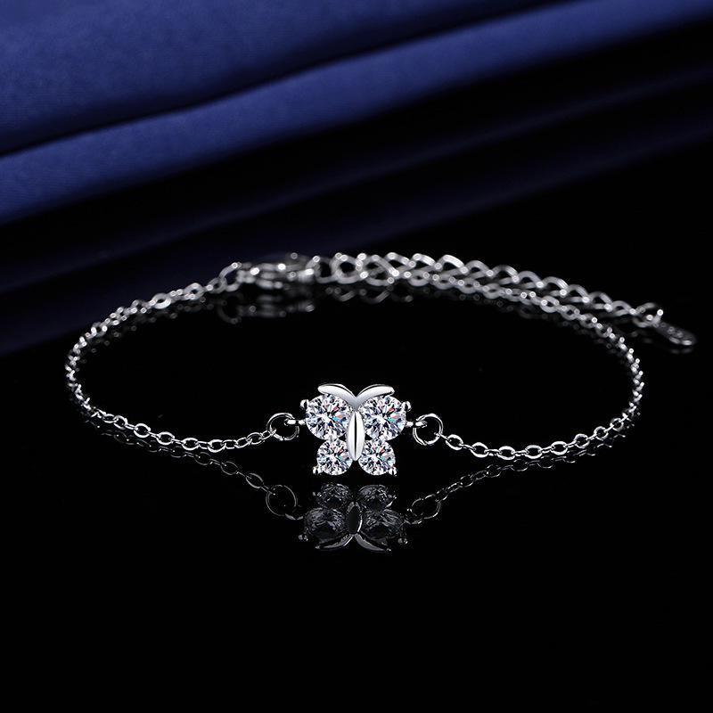 

Hot-Selling Four-Leaf Clover Moissanite Bracelet for Women – Versatile, Elegant, & Perfect Gift
