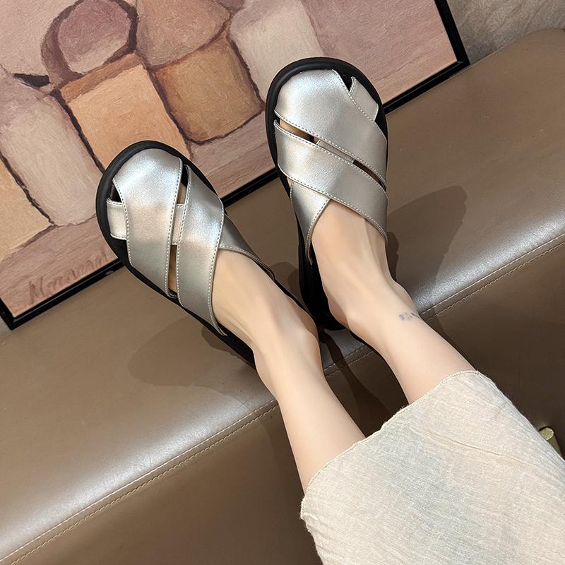 Fashion 2025 New Cover Toe Loafers Slippers Women New Summer Sexy Low Sandals Casual Non Slip Basic Rome Slides Fashion Women Shoes