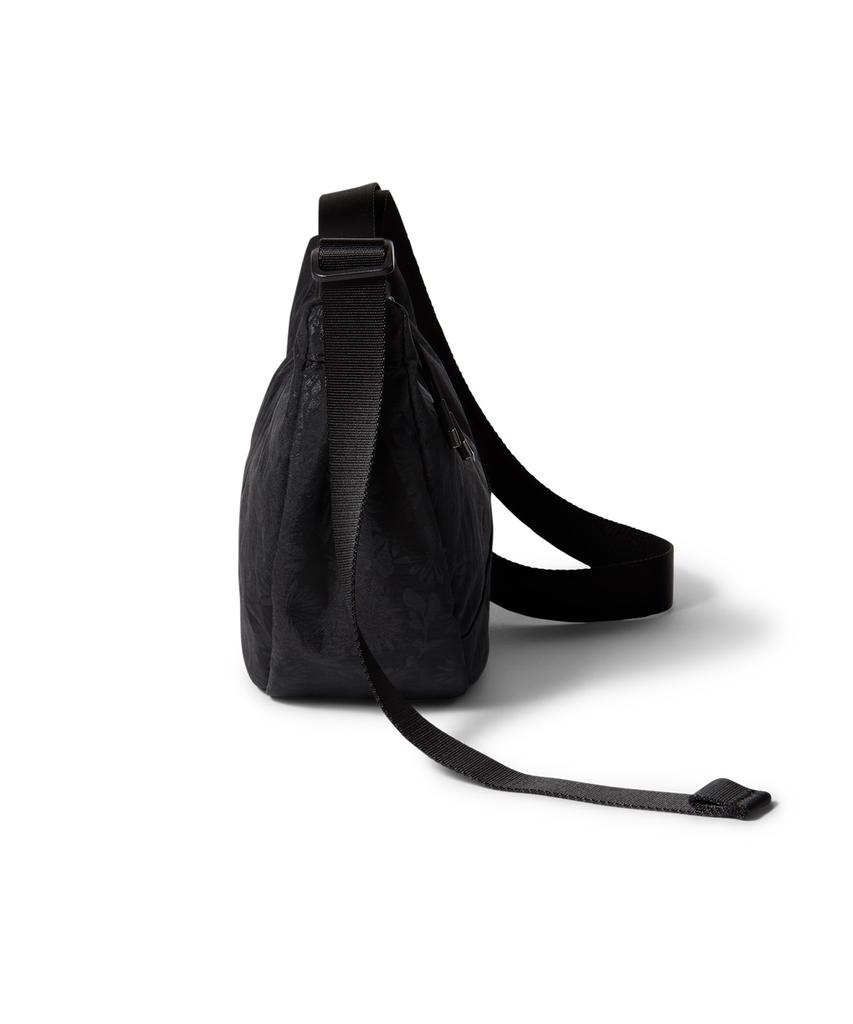 Nike Aura Floral Crescent Crossbody Bag (4L) - Black:Gunmetal / Iq1268-010