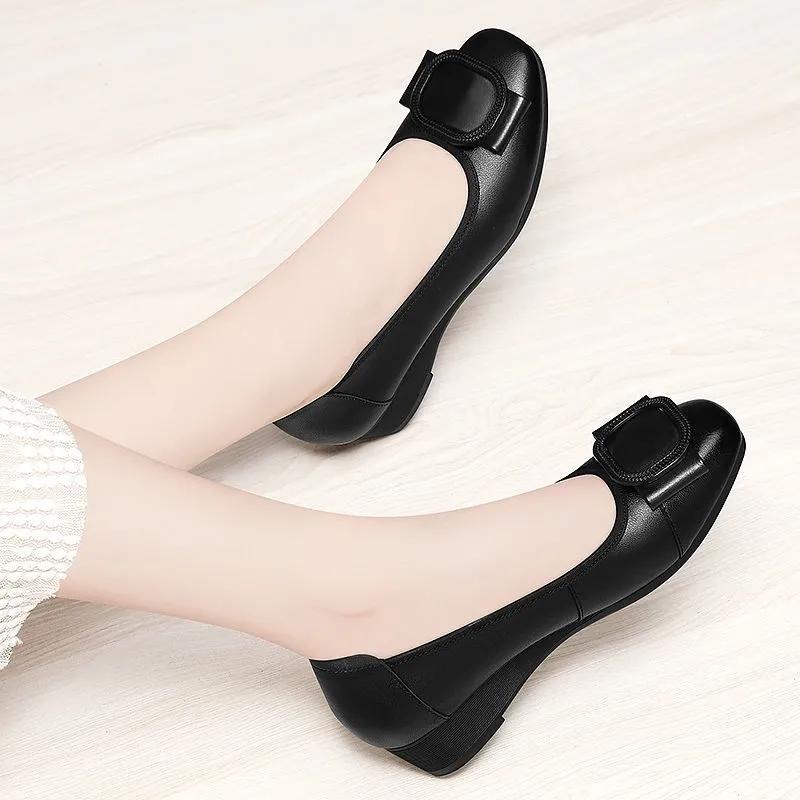 Damen niedliche schwarze Lackleder Frühling Slip-On Keilabsatz Schuhe Dame klassisch Büro Arbeit Komfort Absatzschuhe ab583