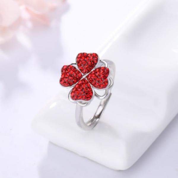 Rotating Four Leaf Grass Necklace for Women's Light Luxury, Simple and Versatile Fashion Love Set