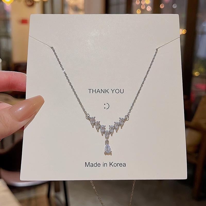 

Элегантное V-образное ожерелье из титановой стали с каплевидным вырезом из циркония для женщин X1170 серебряный