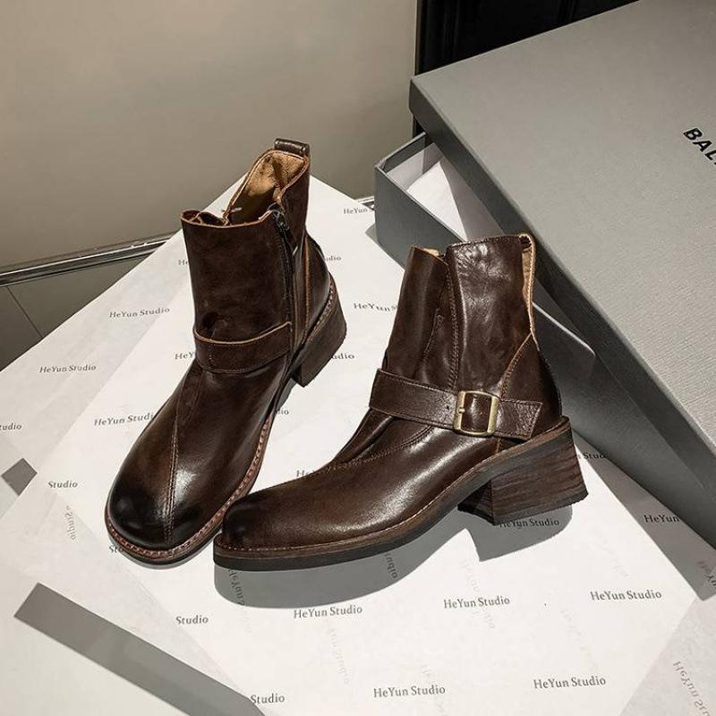 Autumn and winter leather Martin boots solid color medium heel round head large size women's boots side zipper new cowhide thick-soled low boots