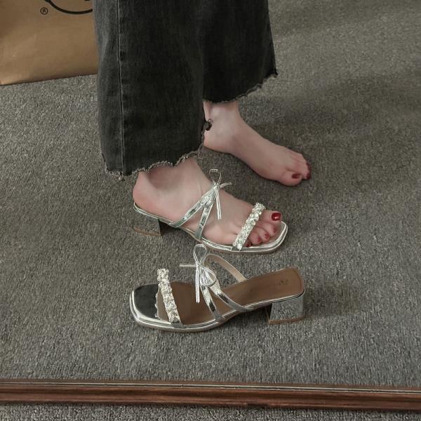 

Модная пляжная обувь Женские тапочки Шлепанцы Женские квадратный каблук Сабо Лето 2025 Блок Скандалы Слайды Тапочки Женские Летние Квадратный каблук 35