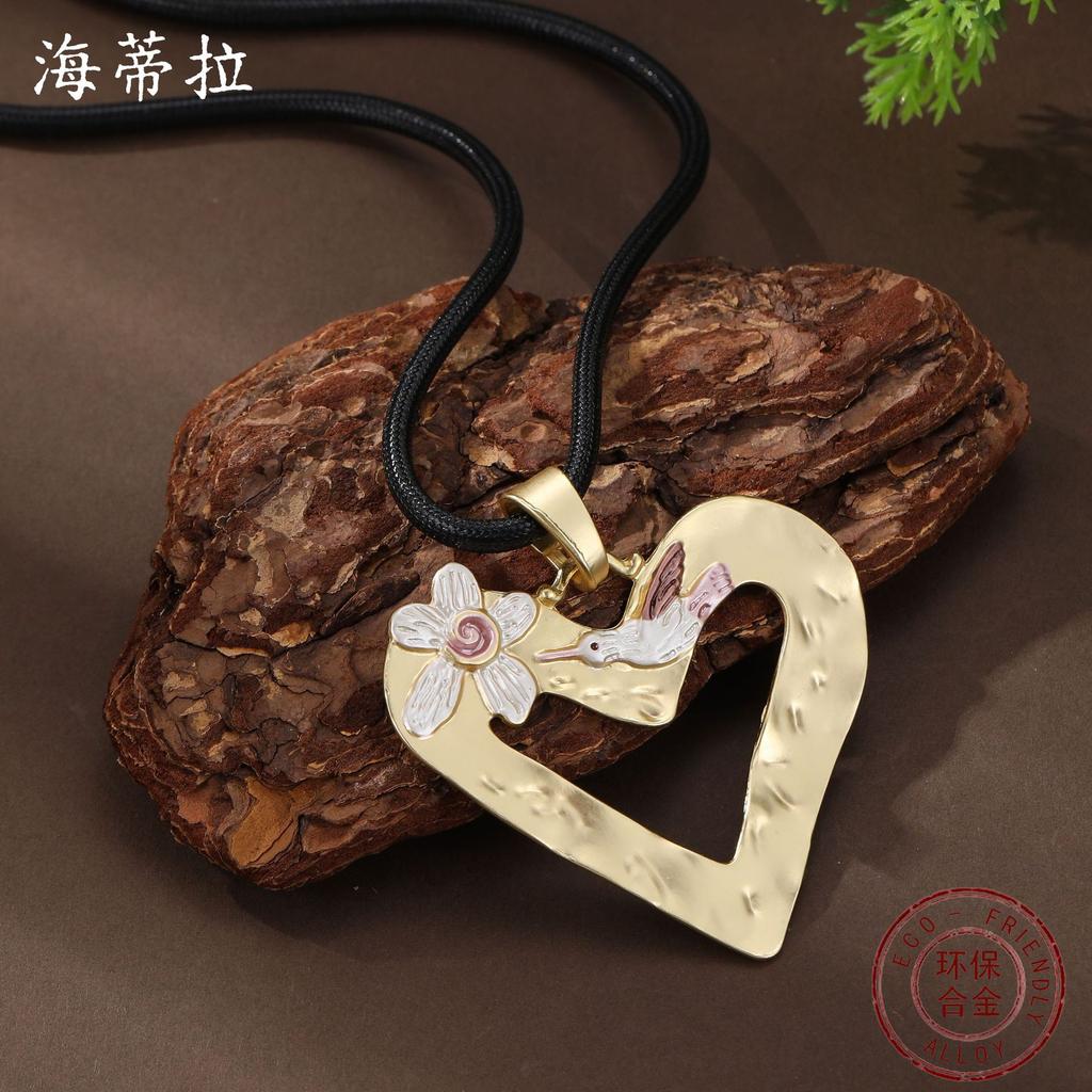 New Enamel Color Hollow Love Leather Rope Long Pendant Women's Simple High-end Heart-shaped Long Necklace