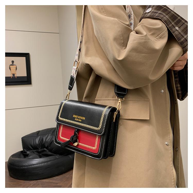 Borsa a Spalla in Ecopelle Street Style, Piccola Borsa a Tracolla Quadrata con Dettagli di Cucitura per Donna