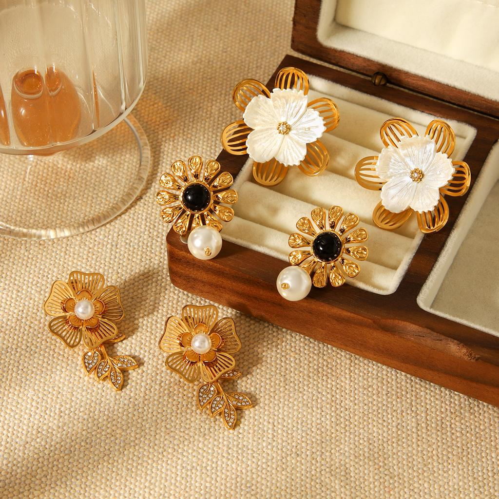 Euro-American style stainless steel flower earrings for women, high-end versatile ear jewelry, non-fading sunflower studs