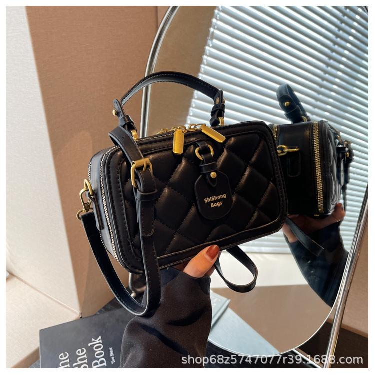 Small bag women 2025 new fashion diamond portable camera bag high sense niche messenger bag small square bag tide