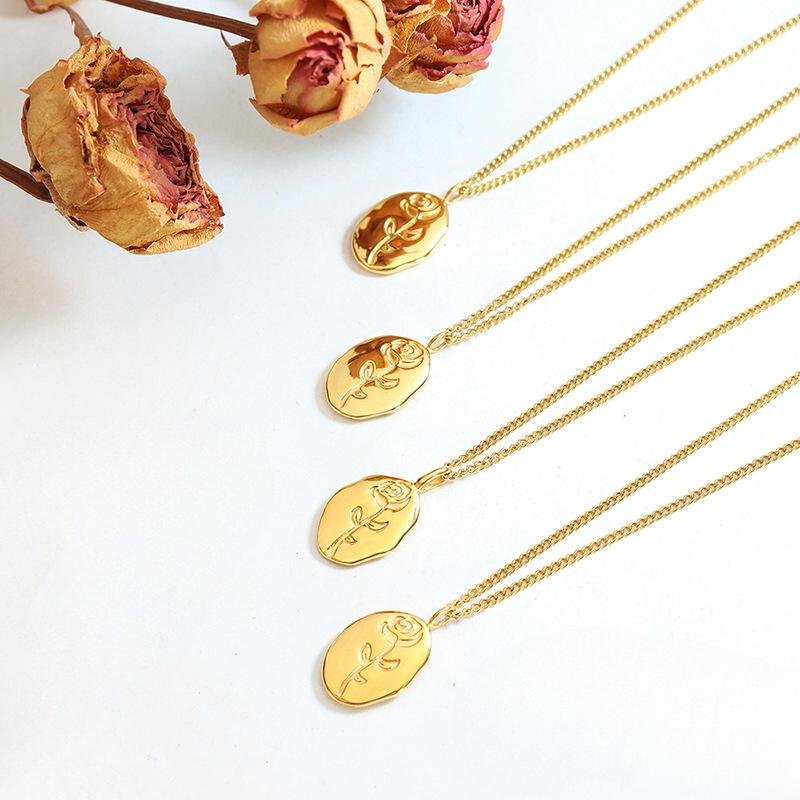 Wind Rose Flower Pendant Necklace Female Niche Design Titanium Steel Plated 18K Gold Collarbone Chain