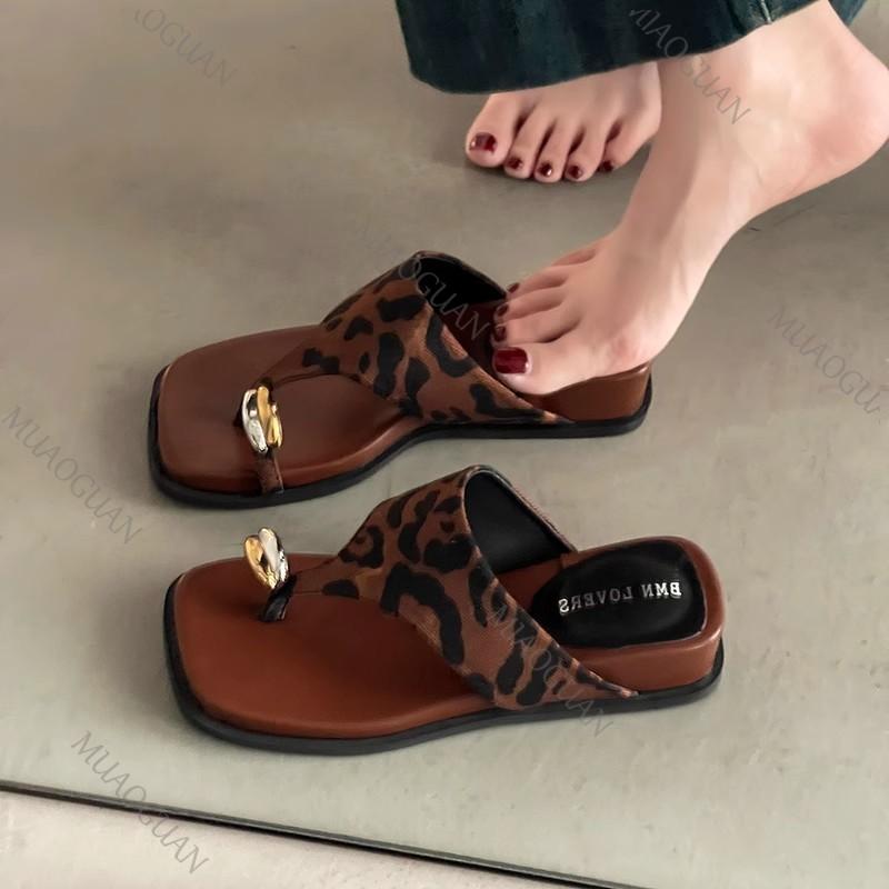 Fashion Summer Retro Leopard Metal Buckle Clip Toe Slippers for Women Wedges Middle Heel Fashion Outer Wear Flip Flops Beach Slides