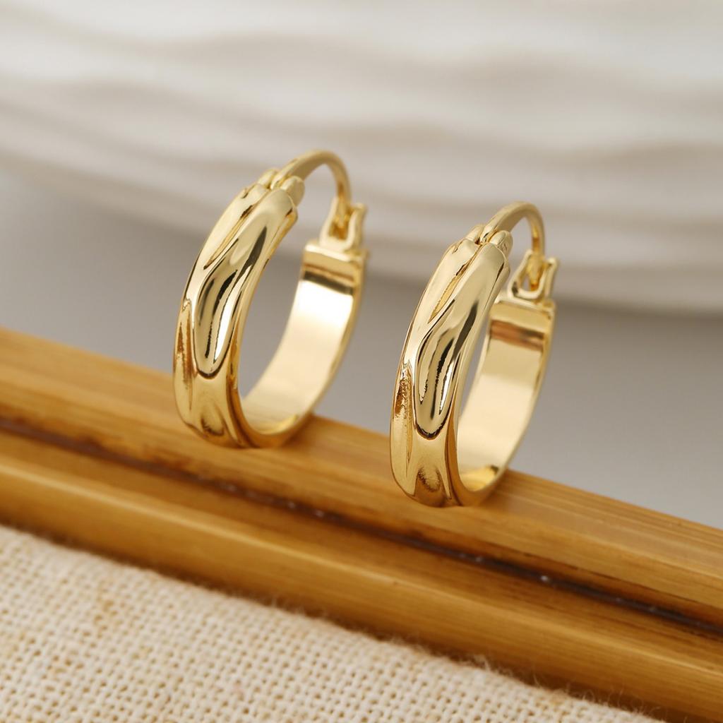 Luxury Minimalist Geometric Round Hoop Earrings Simple Fashion Studs For Women Elegant Daily Jewelry Accessory Gift