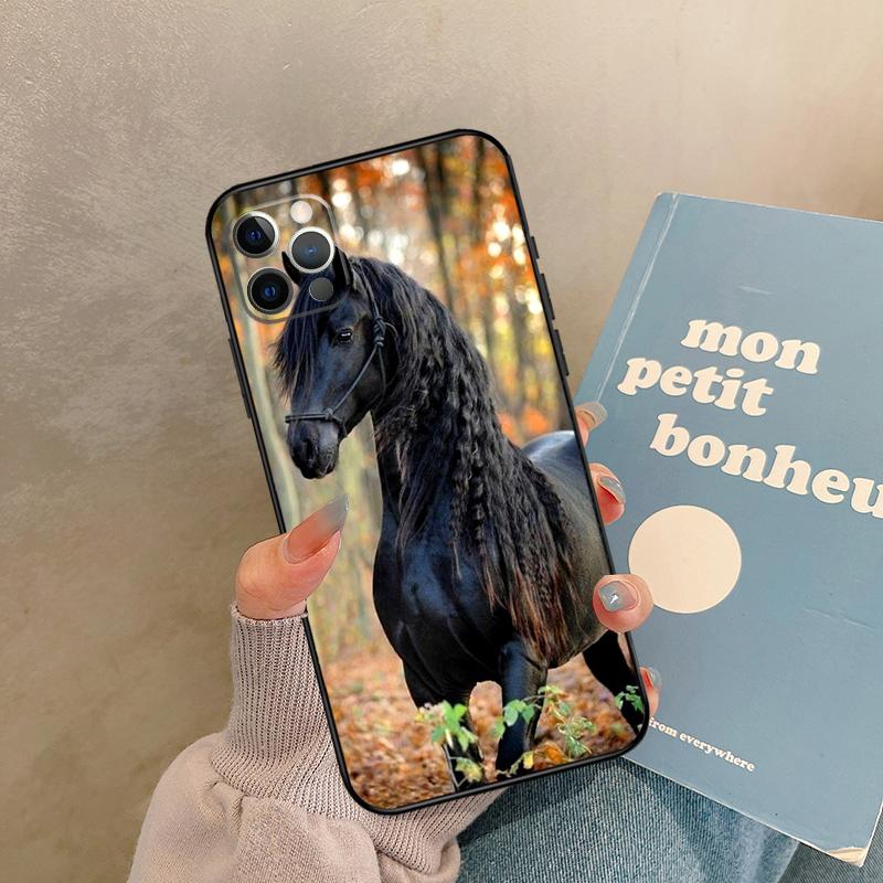 Beautiful Elegant Brown Horses Case For iPhone 17 Air 14 16 15 11 12 13 Pro Max 12 mini XR 15 16 Plus 16e Back Cover Shell