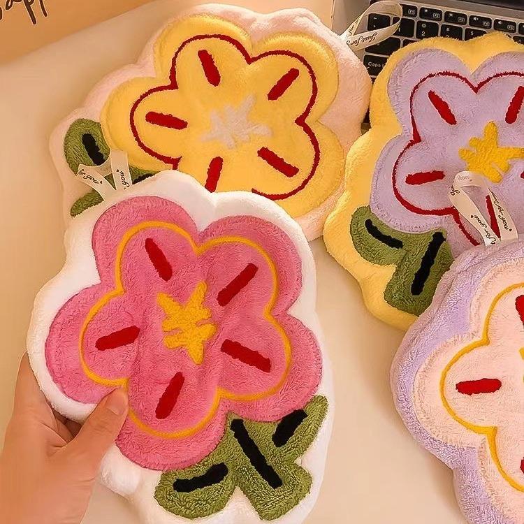 Cute Kitchen Bathroom Small Towel Coral Fleece Super Absorbent Hanging Hand Towel