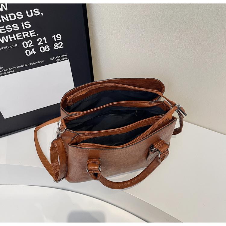 European and American Retro Shoulder Messenger Bag