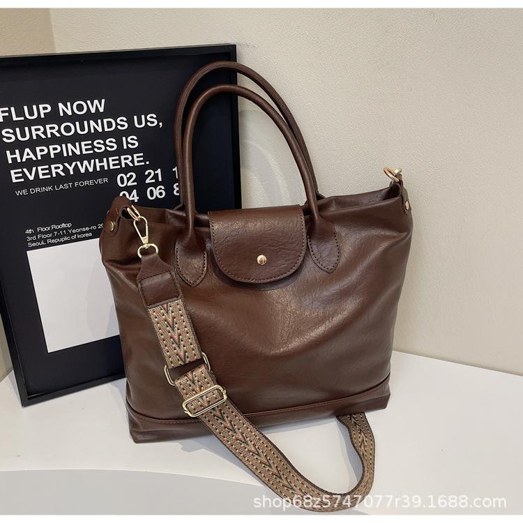 

Large bag women s large-capacity handbag bag women s 2025 new retro tote bag Korean version crossbody commuter bag