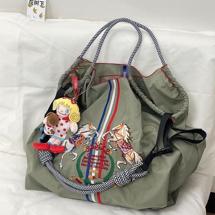 

Вместительная женская вышитая складная сумка-тоут и кроссбоди из нейлона Large