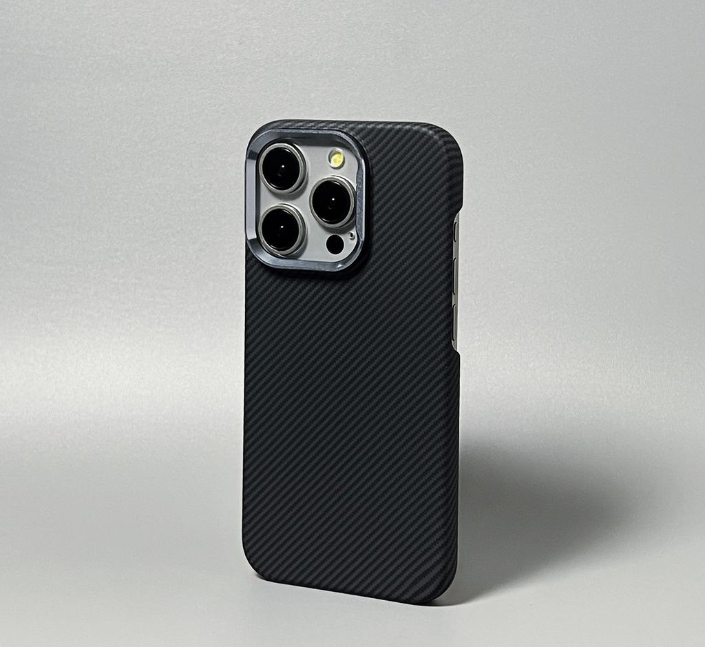 iPhone 16 Pro Max Carbon Fiber PC Half-Wrapped Magnetic Drop-Proof Case for iPhone 15/14