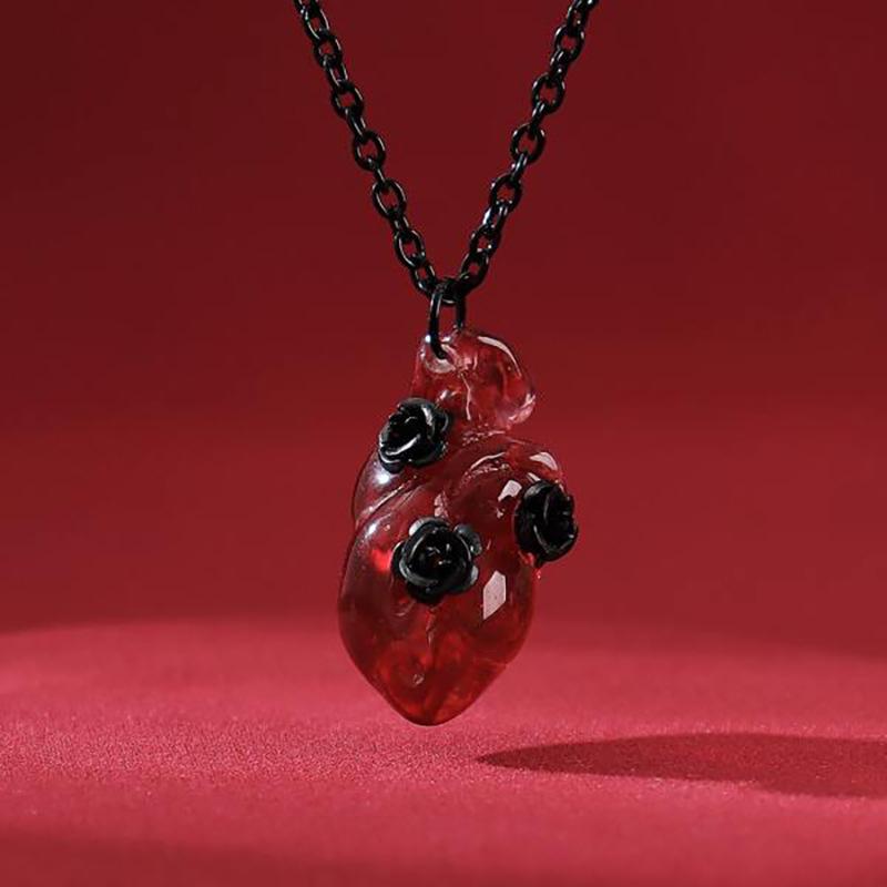 Women Gothic Resin Human‑Heart‑Shaped Necklace, Bold Exaggerated Organ Design Pendant, Fashion Decorative Neck Ornament for Holiday Costume