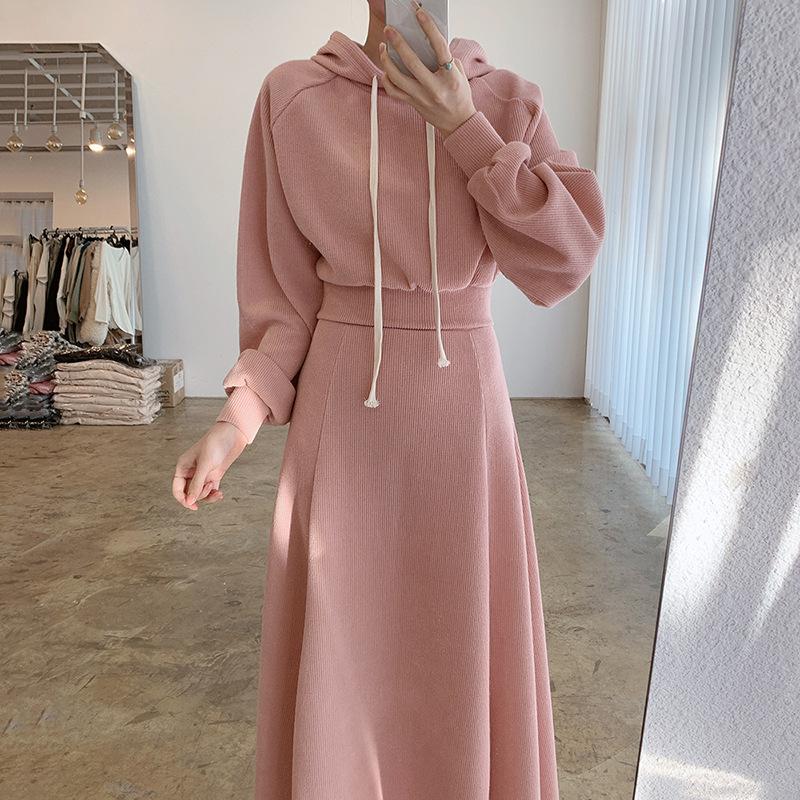 Conjunto de Duas Peças: Moletom com Capuz Rosa e Saia Evasê de Cintura Alta para Primavera e Outono