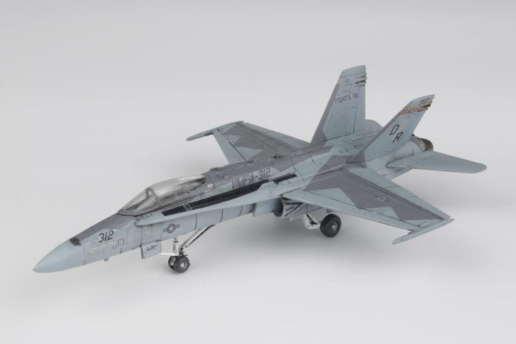 Platz US Marine Corps Hornet Checkerboard 2022 Ferris Camouflage Plastic Model Kit 1/144 F/A-18C VMFA-312 FC-20