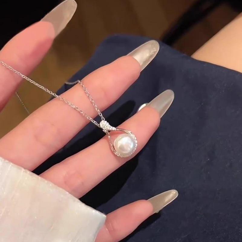 New Necklace for Women, French Style, Gentle Temperament, High-end Feeling, Water Droplet Shaped Versatile Collarbone Chain