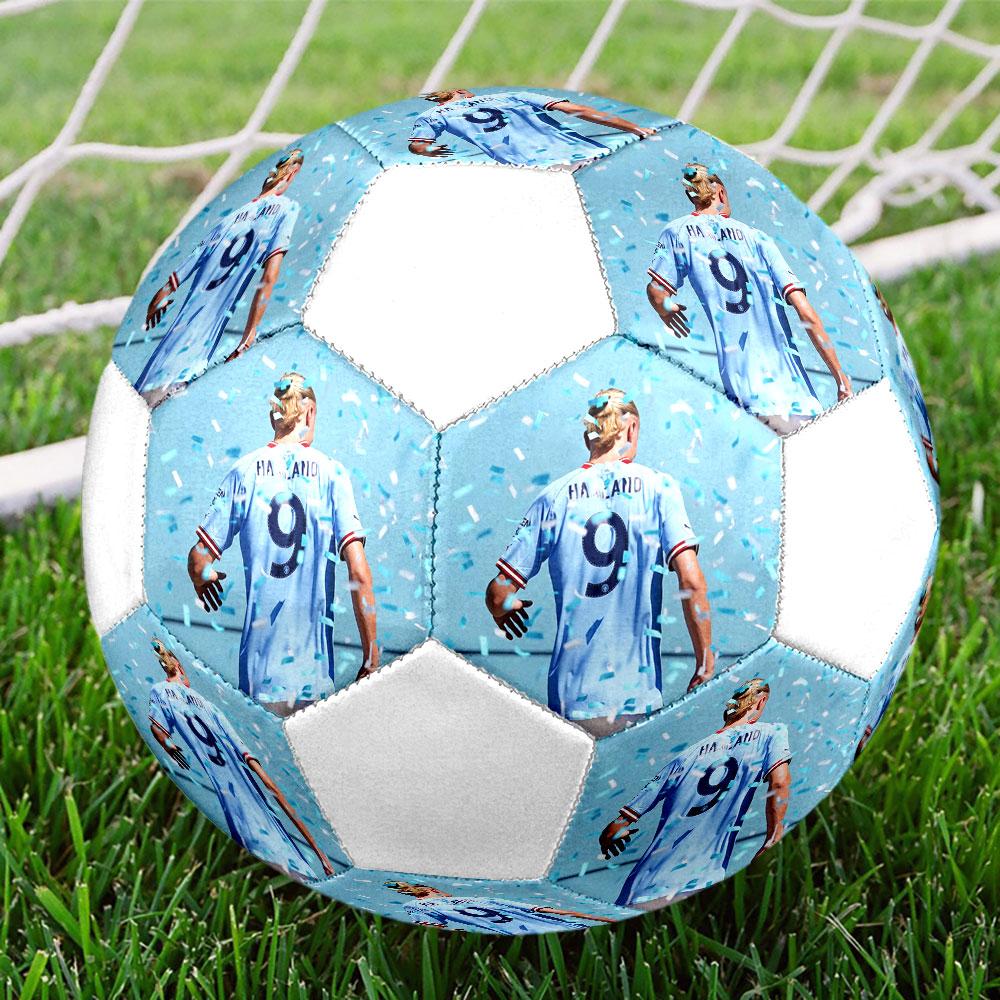Pallone da Calcio Erling Haaland Taglia 5, Cucito a Macchina in PVC, Resistente e ad Alto Rimbalzo, Adatto a Tutte le Età, Merchandising per tifosi, Partite e Uso all'Aperto.
