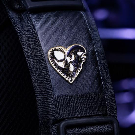 Sci-fi Lovers Brooch Love Heart Aliens Badge Brooch, Shape Enamel Lapel Pin, Clothing Clothes Decorative Pin Accessories for Daily Wear Parties Dates,