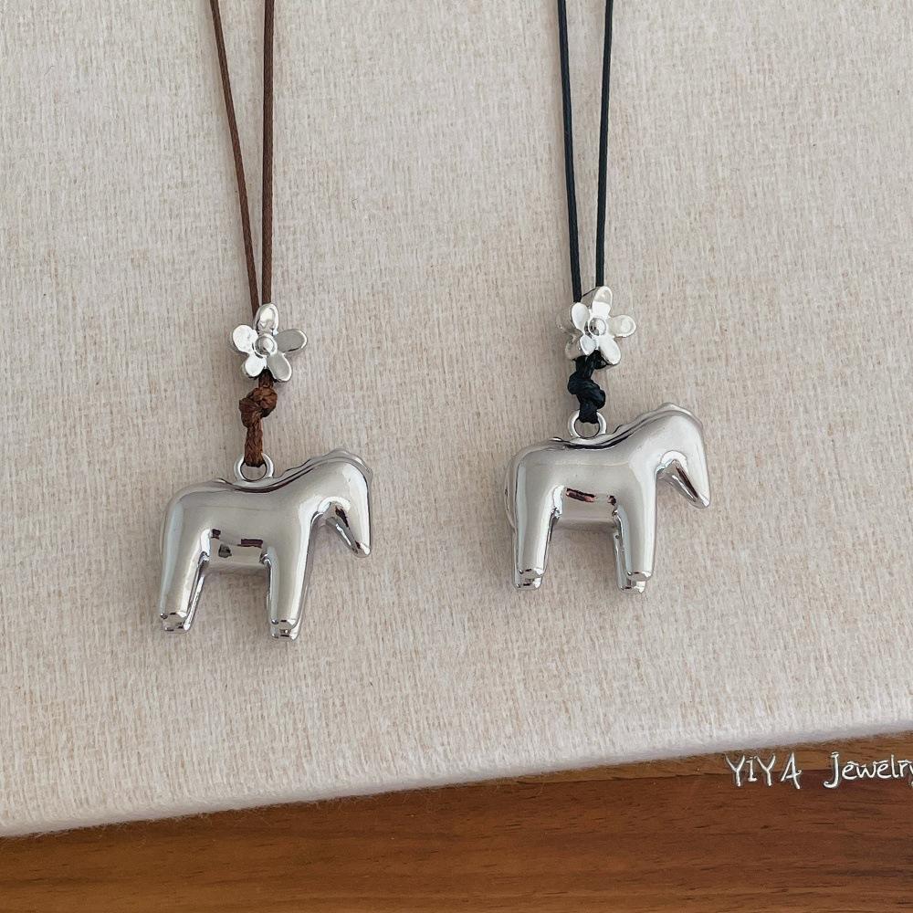 New Funny Smooth Surface Metallic Cartoon Horse Flower Pendant Necklaces for Women Long Adjustable Wax Rope Chain Chokers