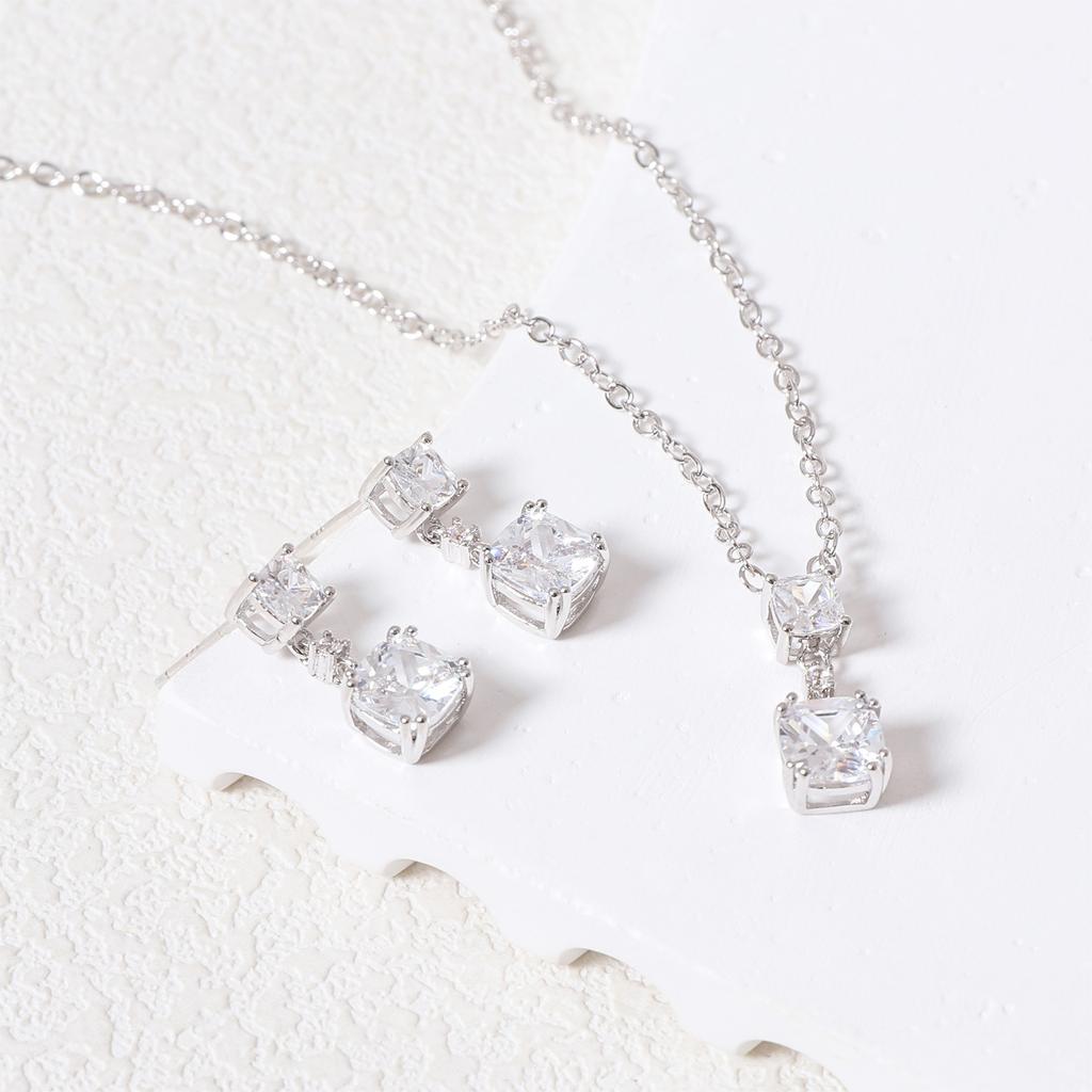 Earrings Light Luxury Zircon Earrings for Women Romantic Niche Design Temperament Summer High-end Earrings Set