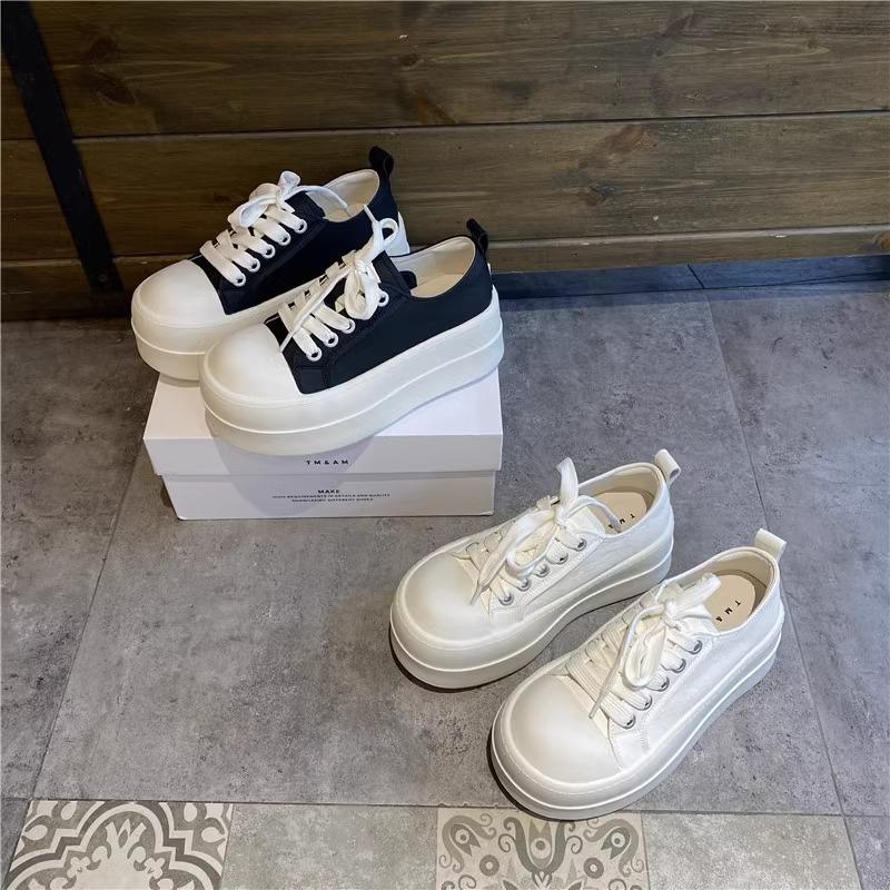 2025 spring and autumn new thick-soled muffin little white shoes women's versatile height increase casual sports board shoes bread shoes single shoes