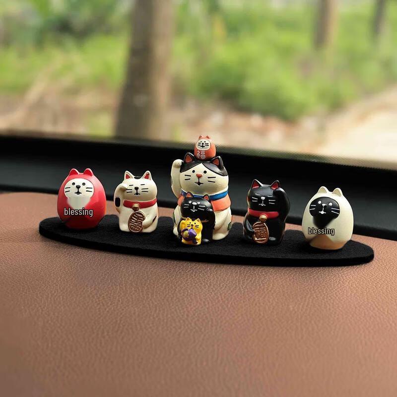 

Miling Lucky Cat Car Ornament Set