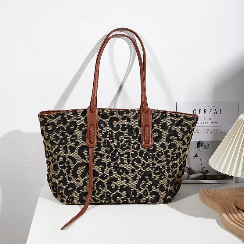 Leopard Print Bag Large-capacity Women's Bag New Fashion Versatile Shoulder Bag Autumn and Winter Niche High-end Tote Bag