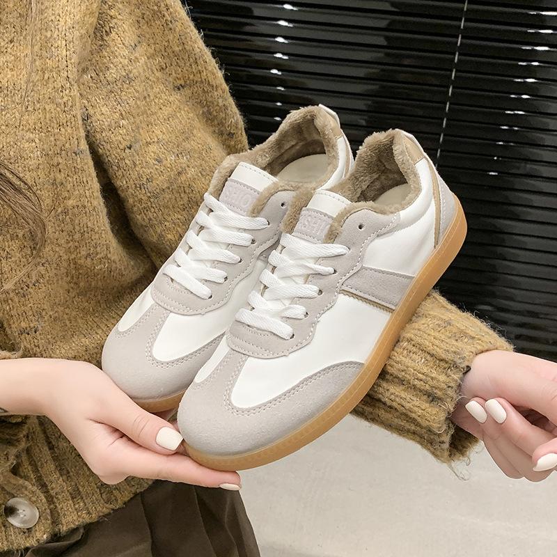 Retro large size women's shoes, new autumn and winter velvet little white shoes, women's versatile sports and leisure board shoes