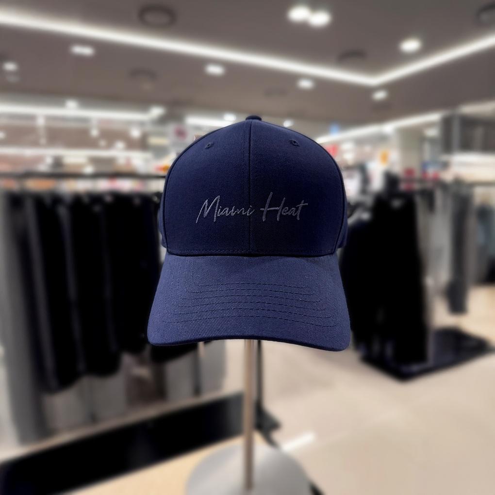 [NBA] Unisex CHI Cursive Overcap Hard Comfort Ball Cap Hat N255AP446P