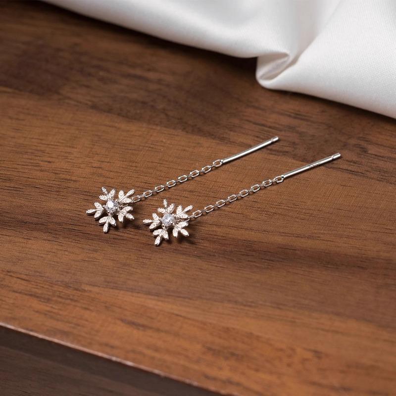 Elegant Zircon Snowflake Tassel Earrings – Light Luxury Christmas Gift for Her