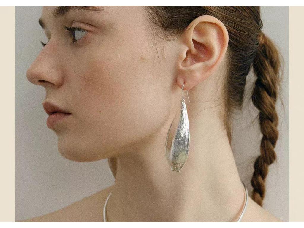 Customized Elegant Double-Sided Leaf Pendant Necklace - Versatile Textured Sweater Chain