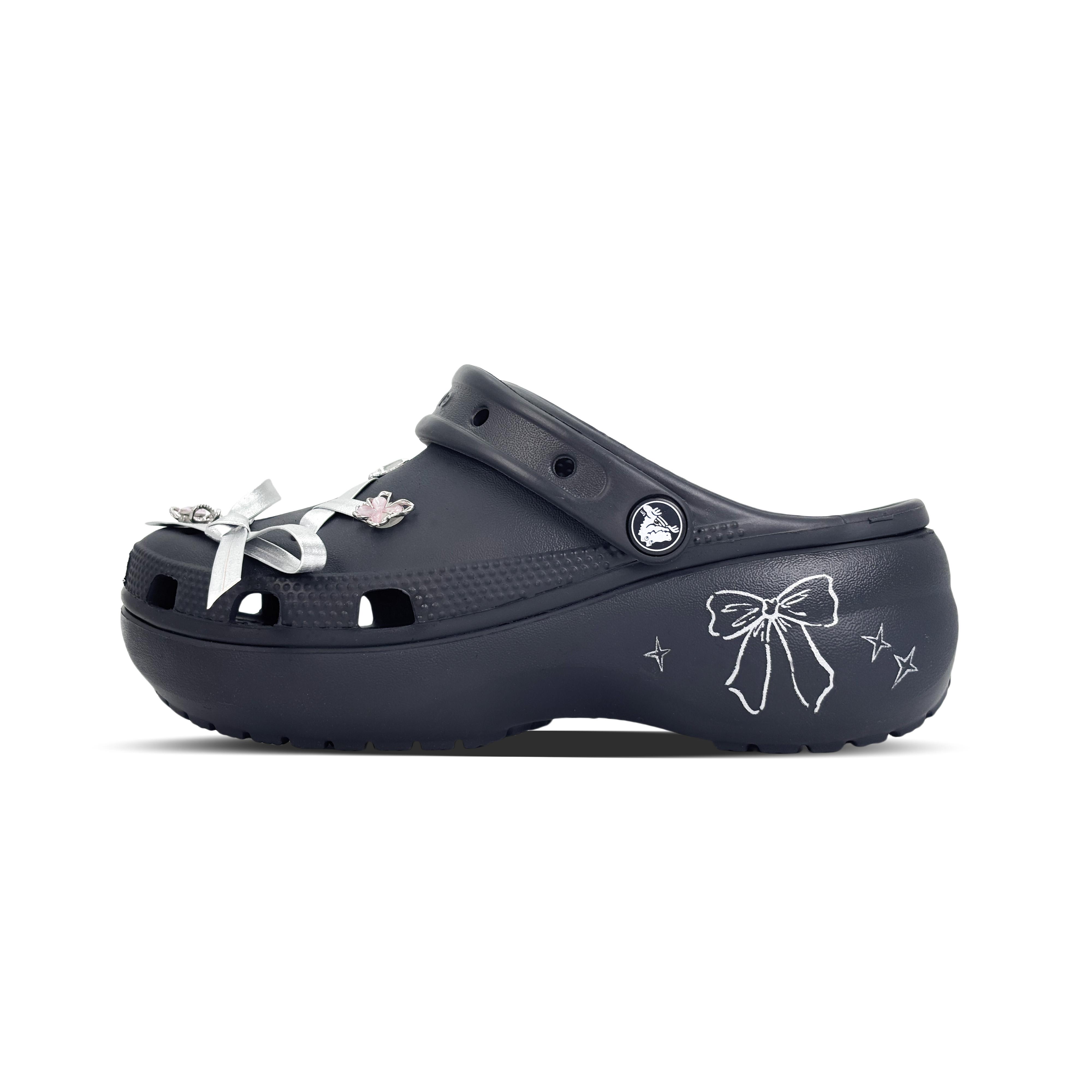 

Crocs Classic Platform Clog Heartbeat Bow Goddess Couple Bow Graffiti Sweet Cool Girl Туфли с отверстиями Унисекс Серебристый Черный 39-40