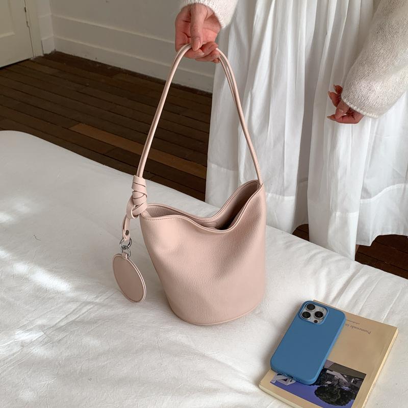 New Women Top Handle Bags  Fashiable and Versatile Shoulder Bag Soft Leather Bucket Casual Commuting Bag Summer Fashi