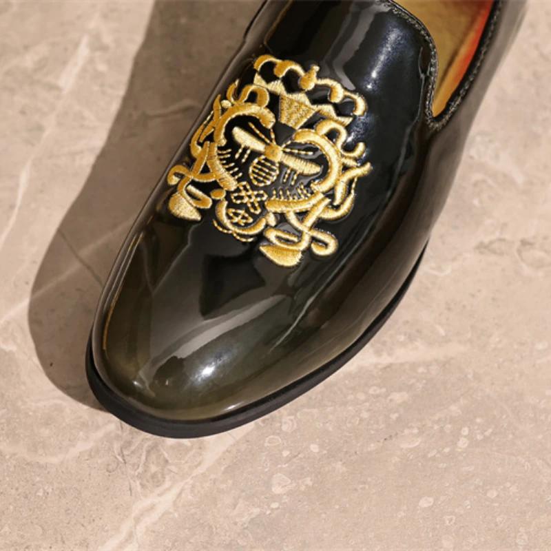 Fashion 2025 New Men Dress Shoes Designer Embroidered Moccasins Luxury High Quality Men Casual Shoes Fashion Patent Leather Loafers Male