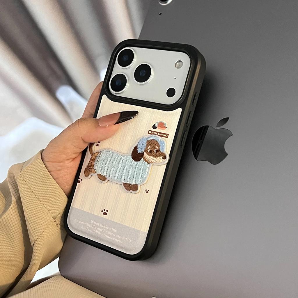 Striped Embroidered Dachshund for Apple 16/17promax Mobile Phone Case IP15 Bulging Bag Leather Pattern 14pro Female 13