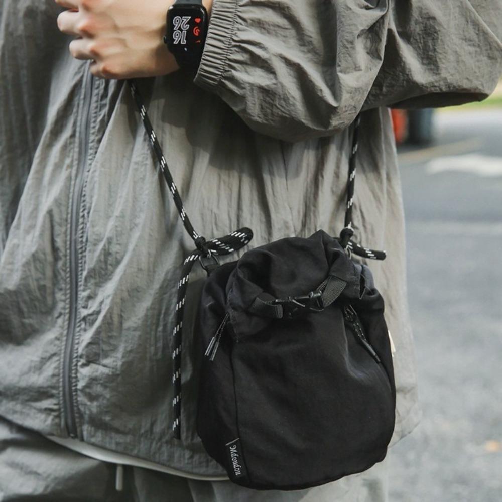

Korean Style Nylon Shoulder Bag Handbag Small Crossbody Bag Casual Drawstring Bucket Bag Outdoor чорний