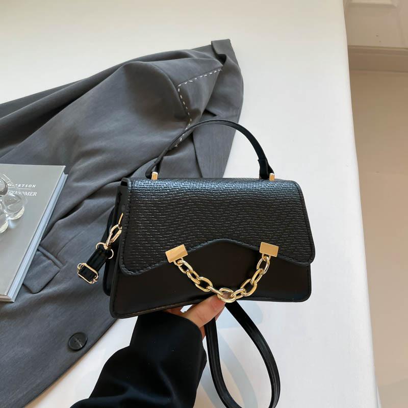 

Commuter chain women s handbag solid color fashion casual high texture shoulder messenger small square bag чёрный