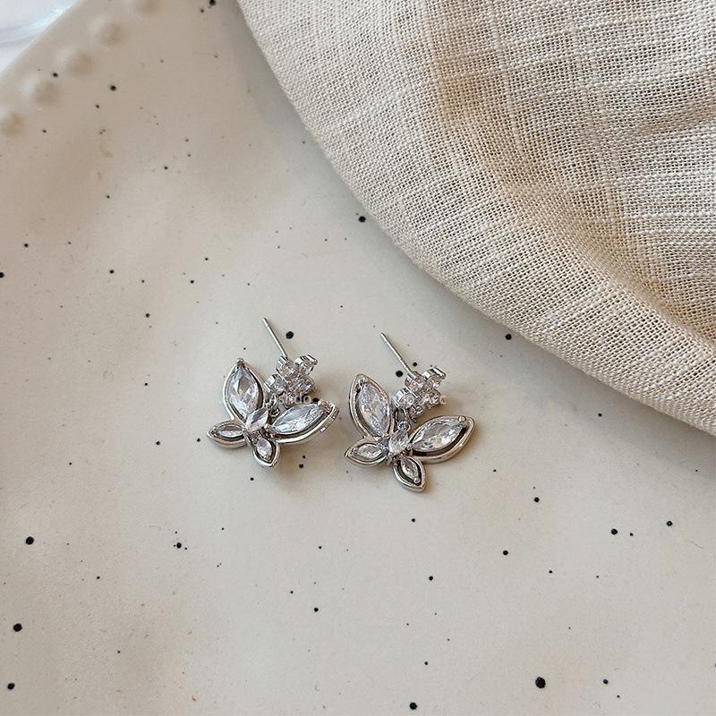 Elegant Zircon Butterfly Stud Earrings: Luxurious, Versatile, and Graceful Jewelry with a Sophisticated Design.
