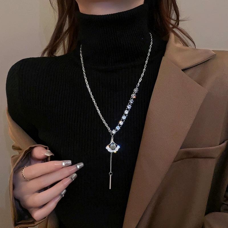 New Light Luxury Micro-inlaid Zircon Ginkgo Biloba Trendy High-end Personalized Sweater Chain Versatile Neck Jewelry